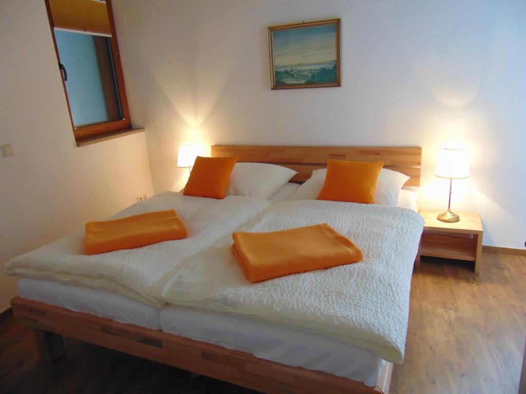Ferienwohnung Bergblick /Moseltal บัวร์เกน ภายนอก รูปภาพ